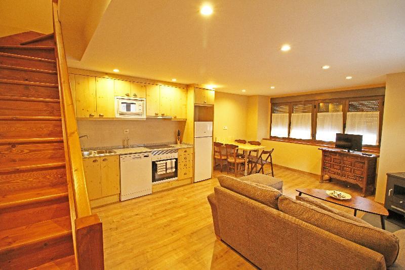 Snoe Apartamentos Mont Romies Plaza Salardú Dış mekan fotoğraf